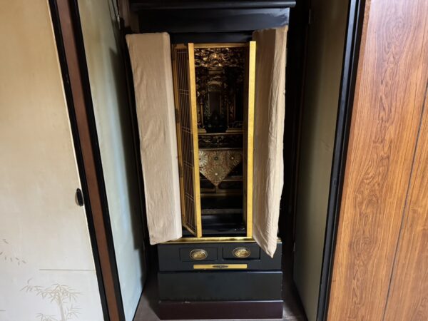 堺市中区にて仏壇の回収・処分を行いました。