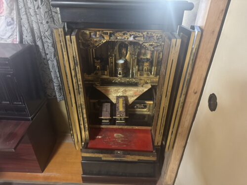 藤井寺市にて仏壇の回収・処分を行いました。